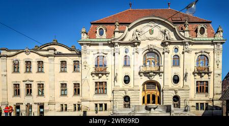 Colmar im Elsass an der Weinstraße 08.03.24: Altstadtbild von Colmar mit Kopfsteinpflaster, Fachwerkbauten aus dem Mittelalter und der Renaissance. Place de la CathÃ drale steht das gotische Martinsmünster. Klein Venedig. Colmar Altstadt Elsass Frankreich *** Colmar im Elsass an der Weinstraße 08 03 24 Altstadt von Colmar mit Kopfsteinpflaster, Fachwerkhäusern aus dem Mittelalter und dem Renaissance Place de la Cathôdrale steht die gotische St. Martins Minster Little Venice Colmar Altstadt Elsaß Frankreich 20240308 124448 Stockfoto