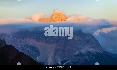 Abendlicher Blick auf den Pelmo, Südtirol, die Alpen Dolomiten, Italien Stockfoto