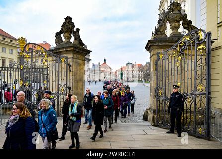 Prag, Tschechische Republik. März 2024. Der Tag der offenen Tür der Prager Burg beginnt mit der Eröffnung des Matthias-Tors in der Prager Burg, Tschechien, am 10. März 2024. Quelle: Roman Vondrous/CTK Photo/Alamy Live News Stockfoto