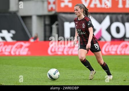 Waregem, Belgien. März 2024. Shari Van Belle (26) von Standard de Lüttich, dargestellt während eines Frauenfußballspiels zwischen SV Zulte - Waregem und Standard Femina de Lüttich am 18. Spieltag der Saison 2023 - 2024 der belgischen Lotto Womens Super League am Sonntag, den 9. März 2024 in Waregem, BELGIEN . Quelle: Sportpix/Alamy Live News Stockfoto