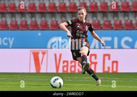 Waregem, Belgien. März 2024. Shari Van Belle (26) von Standard de Lüttich, dargestellt während eines Frauenfußballspiels zwischen SV Zulte - Waregem und Standard Femina de Lüttich am 18. Spieltag der Saison 2023 - 2024 der belgischen Lotto Womens Super League am Sonntag, den 9. März 2024 in Waregem, BELGIEN . Quelle: Sportpix/Alamy Live News Stockfoto