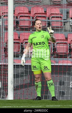 Waregem, Belgien. März 2024. Torhüterin Lowiese Seynhaeve (1) von Zulte-Waregem, fotografiert während eines Frauenfußballspiels zwischen SV Zulte - Waregem und Standard Femina de Lüttich am 18. Spieltag der Saison 2023 - 2024 der belgischen Lotto Womens Super League am Samstag, 9. März 2024 in Waregem, BELGIEN. Quelle: Sportpix/Alamy Live News Stockfoto