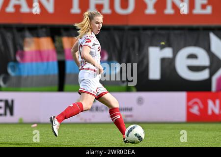 Waregem, Belgien. März 2024. Laura Vervacke (20) von Zulte-Waregem, fotografiert während eines Frauenfußballspiels zwischen SV Zulte - Waregem und Standard Femina de Lüttich am 18. Spieltag der Saison 2023 - 2024 der belgischen Lotto Womens Super League am Samstag, 9. März 2024 in Waregem, BELGIEN. Quelle: Sportpix/Alamy Live News Stockfoto