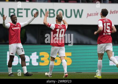 ALKMAAR - Dani de Wit von AZ Alkmaar (c) feiert das 1-0 während des niederländischen Eredivisie-Spiels zwischen AZ Alkmaar und Excelsior Rotterdam im AFAS-Stadion am 10. März 2024 in Alkmaar, Niederlande. ANP ED VAN DE POL Stockfoto