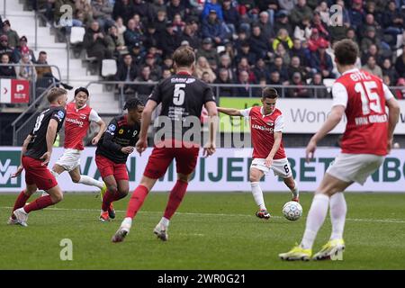 ALKMAAR - Sven Mijnans von AZ Alkmaar (cr) während des niederländischen Eredivisie-Spiels zwischen AZ Alkmaar und Excelsior Rotterdam im AFAS-Stadion am 10. März 2024 in Alkmaar, Niederlande. ANP ED VAN DE POL Stockfoto