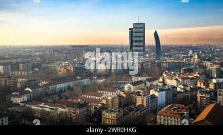 Aus der Vogelperspektive von Mailand mit nordwestlichem Blick vom Branca Tower in Richtung CityLife Geschäftsviertel und San Siro Stadium, Lombardei, Italien Stockfoto