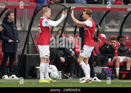 ALKMAAR - (l-r), Kees Smit von AZ Alkmaar, Dani de Wit von AZ Alkmaar während des niederländischen Eredivisie-Spiels zwischen AZ Alkmaar und Excelsior Rotterdam im AFAS-Stadion am 10. März 2024 in Alkmaar, Niederlande. ANP ED VAN DE POL Stockfoto