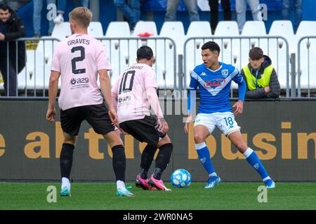 Alexander Jallow vom Brescia Calcio FC zwischen Brescia Calcio und Palermo FC im Mario Rigamonti Stadium am 2. März 2024 in Brixia, Italien. Stockfoto