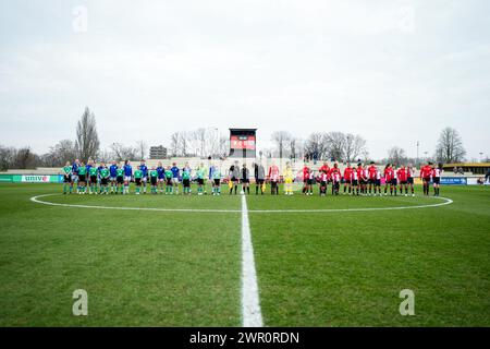 Rotterdam, Niederlande. März 2024. Rotterdam - Übersicht während des Spiels zwischen Feyenoord V1 und PEC Zwolle V1 bei Nieuw Varkenoord am 10. März 2024 in Rotterdam, Niederlande. Credit: Box to Box Pictures/Alamy Live News Stockfoto