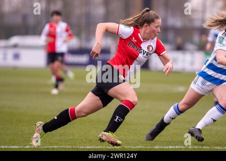 Rotterdam, Niederlande, 10. März 2024: Romee van de Lavoir (25 Feyenoord) in Aktion während des Azerion Eredivisie Vrouwen Fußballspiels zwischen Feyenoord und PEC Zwolle in Varkenoord in Rotterdam. (Leiting Gao/SPP) Stockfoto