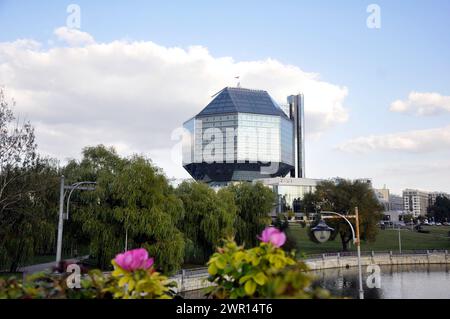 Die Nationalbibliothek von Belarus ist das hässlichste Gebäude der Welt. Stockfoto