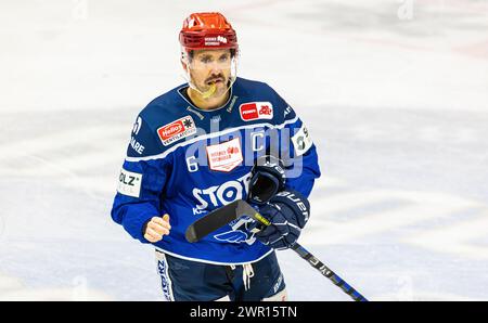 #6 Daryl Boyle, Verteidiger und Captain Schwenninger Wild Wings. (Villingen-Schwenningen, Deutschland, 03.11.2023) Stockfoto