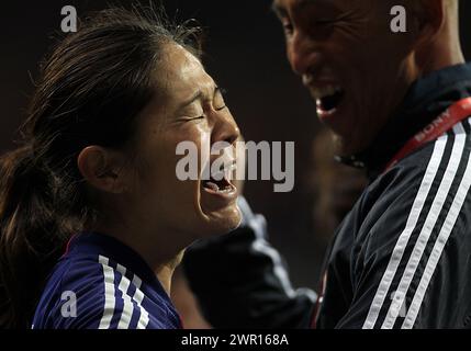 17. JULI 2011: Homare Sawa (10) der Japan WNT am Ende des Endspiels der FIFA Frauen-Weltmeisterschaft 2011 gegen die USA WNT im FIFA Fussball-Stadion in Frankfurt, Deutschland. Stockfoto