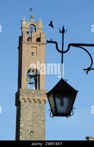 La città di Montalcino im Val d'Orcia nel cuore della Toscana/Stadt Montalcino im Val d'Orcia im Herzen der Toskana Stockfoto