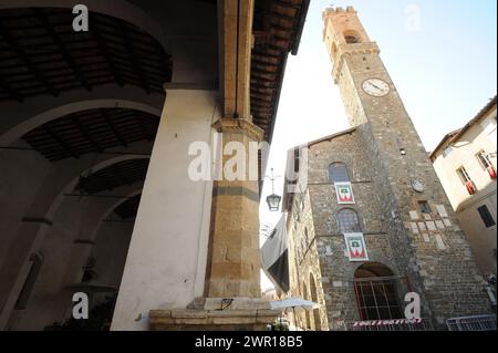 La città di Montalcino im Val d'Orcia nel cuore della Toscana/Stadt Montalcino im Val d'Orcia im Herzen der Toskana Stockfoto