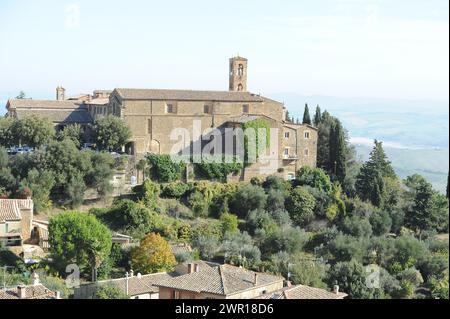 La città di Montalcino im Val d'Orcia nel cuore della Toscana/Stadt Montalcino im Val d'Orcia im Herzen der Toskana Stockfoto