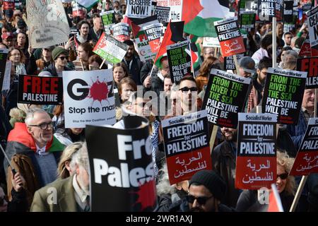 Tausende marschieren in London und rufen zum Waffenstillstand in Gaza am 9. März 2024 auf Stockfoto