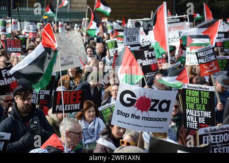 Tausende marschieren in London und rufen zum Waffenstillstand in Gaza am 9. März 2024 auf Stockfoto