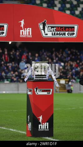 National Football Stadium im Windsor Park, Belfast, Nordirland, Großbritannien. März 2024. Finale des BetMcLean League Cup – Linfield gegen Portadown. (Linfield in blau). Aktion ab dem heutigen Finale. Quelle: CAZIMB/Alamy Live News. Stockfoto