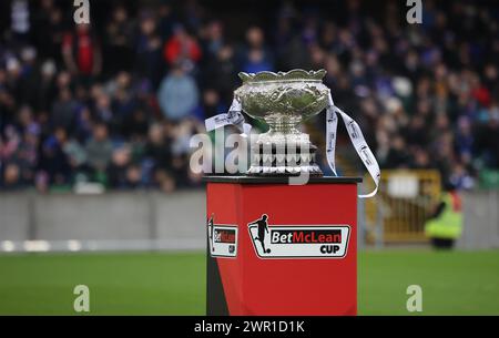National Football Stadium im Windsor Park, Belfast, Nordirland, Großbritannien. März 2024. Finale des BetMcLean League Cup – Linfield gegen Portadown. (Linfield in blau). Aktion ab dem heutigen Finale. Quelle: CAZIMB/Alamy Live News. Stockfoto
