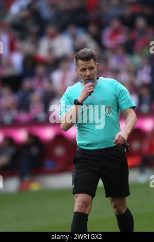 MÜNCHEN, Deutschland - 9. MÄRZ 2024: Schiedsrichter Patrick ITTRICH beim Bundesliga-Fußball-Spiel zwischen dem FC Bayern München und dem FSV MAINZ 05 in der Allianz Arena in München am 9. MÄRZ. März 2024 , Deutschland. DFL, Fussball, 8:1, (Foto und Copyright bei ATP Images / Arthur THILL (THILL Arthur / ATP / SPP) Stockfoto