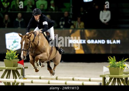 DEN BOSCH - Henrik von Eckermann (SWE) auf König Edward während des Rolex Grand Prix, Jumping International mit Jump-off, bei den Dutch Masters in den Brabanthallen. ANP-SCHLEIFMASCHINE KONING Stockfoto