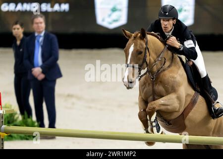 DEN BOSCH - Henrik von Eckermann (SWE) auf König Edward während des Rolex Grand Prix, Jumping International mit Jump-off, bei den Dutch Masters in den Brabanthallen. ANP-SCHLEIFMASCHINE KONING Stockfoto