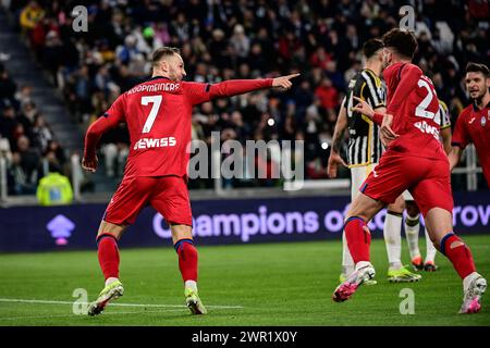 Torino, Italien. März 2024. Atalanta's Teun Koopmeiners feiert, nachdem er das Tor 1-0 für seine Mannschaft während des Fußballspiels der Serie A zwischen Juventus und Atalanta im Allianz-Stadion in Turin, Nordwesten Italiens, erzielte 2024. Sport - Fußball . (Foto: Marco Alpozzi/Lapresse) Credit: LaPresse/Alamy Live News Stockfoto