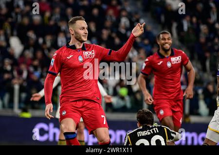 Torino, Italien. März 2024. Atalanta's Teun Koopmeiners feiert, nachdem er das Tor 1-0 für seine Mannschaft während des Fußballspiels der Serie A zwischen Juventus und Atalanta im Allianz-Stadion in Turin, Nordwesten Italiens, erzielte 2024. Sport - Fußball . (Foto: Marco Alpozzi/Lapresse) Credit: LaPresse/Alamy Live News Stockfoto