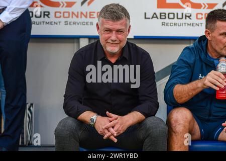 Sydney, New South Wales, Australien. März 2024. Der Trainer UFUK TALAY lächelt vor dem Spiel der A League Runde 20 zwischen Sydney FC und dem Brisbane Roar am 10. März 2024 im Allianz Stadium in Sydney, New South Wales, Australien. (Kreditbild: © Kai Dambach/ZUMA Press Wire) NUR REDAKTIONELLE VERWENDUNG! Nicht für kommerzielle ZWECKE! Quelle: ZUMA Press, Inc./Alamy Live News Stockfoto