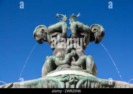 Florenz, Italien - 5. April 2022: Auf dem Santissima Anunziata Platz finden Sie die SS Annunziata Basilika, das Krankenhaus der Unschuldigen und eine Statue von Ferdinand Stockfoto