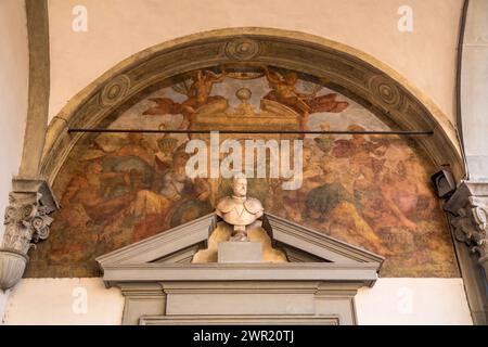 Florenz, Italien - 5. April 2022: Ospedale degli Innocenti, Krankenhaus der Innocents ist ein historisches Gebäude, in dem derzeit die UNICEF Innocenti Re untergebracht ist Stockfoto