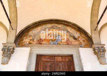 Florenz, Italien - 5. April 2022: Ospedale degli Innocenti, Krankenhaus der Innocents ist ein historisches Gebäude, in dem derzeit die UNICEF Innocenti Re untergebracht ist Stockfoto