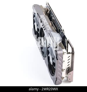NVIDIA RTX 3060 OC 12g TUF Gaming Grafikkarte auf weißem Hintergrund Stockfoto