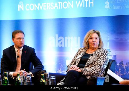 New York, New York USA 03/08/2024 CEO de Beers Group Al Cook, CEO Signet Jewelers Virginia C. Drosos beim de Beers Group Ambassadors’ Breakfast am 8. März 2024 im Sofitel Hotel in New York, NY. Foto von Jennifer Graylock-Graylock.com Stockfoto