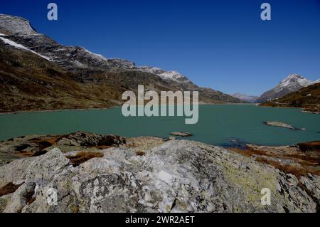 Der Klimawandel lässt die Gletscher schmelzen und strafft auch den Permafrost ab. Der globale Klimawechsel schmilzt den Permafrost der schweizer alpen. Der Stockfoto