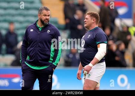 London, Großbritannien. März 2024. Irland-Cheftrainer Andy Farrell mit Tadhg Furlong während des Guinness Six Nations Spiels zwischen England und Irland und Twi Stockfoto