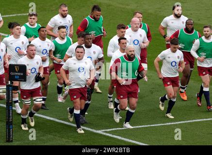 London, Großbritannien. März 2024. Die englische Mannschaft während des Aufwärmens während des Guinness Six Nations Spiels zwischen England und Irland und Twickenham. Gutschrift: Stockfoto