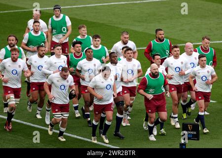 London, Großbritannien. März 2024. Die englische Mannschaft während des Aufwärmens während des Guinness Six Nations Spiels zwischen England und Irland und Twickenham. Gutschrift: Stockfoto