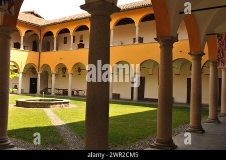 Schweiz: Das College del Papio in Ascona | die Bogen-Architektur des Collegio del Papio in Ascona Stockfoto