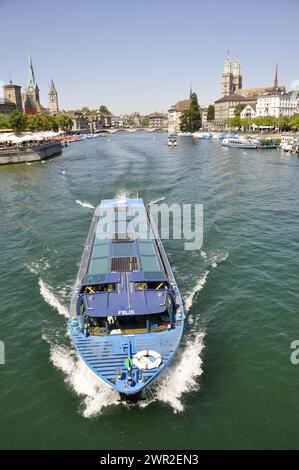Ter Platz für Souvenierbilder von Zürichs Altstadt und Seeuferpromenade. Zürich gehört seit Jahren zu den Top 5 Städten der Welt mit dem h Stockfoto