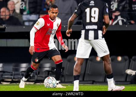 Rotterdam, Niederlande. März 2024. ROTTERDAM, NIEDERLANDE - 10. MÄRZ: Igor Paixao aus Feyenoord spielt mit dem Ball während des niederländischen Eredivisie-Spiels zwischen Feyenoord und Heracles Almelo im Stadion Feyenoord am 10. März 2024 in Rotterdam. (Foto von Joris Verwijst/Orange Pictures) Credit: Orange Pics BV/Alamy Live News Stockfoto