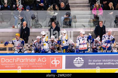 ZSC Lions - EHC Kloten, Swiss Life Arena, National League NL, reguläre Saison: Larry Mitchell, Headcoach und Sportchef EHC Kloten. Daneben: Die beiden Stockfoto