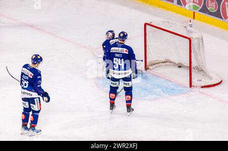 ZSC Lions - EHC Kloten, Swiss Life Arena, National League NL, reguläre Saison: Die favorisierten ZSC Lions geraten in der 32. Spielminute gegen Kantone Stockfoto