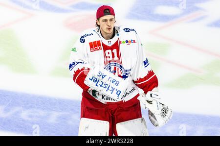 #91 Robin Meyer, Torhüter SC Rapperswil-Jona Lakers. Im Spiel gegen den EHC Kloten als Ersatztorhüter auf der Mannschaftsaufstellung. (Kloten, Schweiz Stockfoto