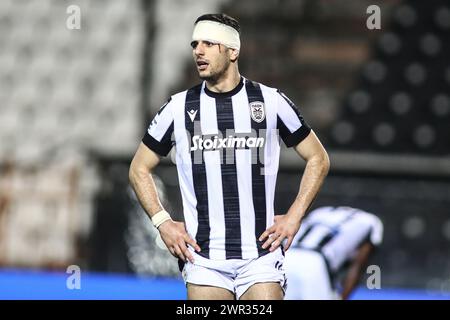 Thessaloniki, Griechenland. März 2024. Konstantinos Koulierakis von PAOK reagiert auf ein Spiel der griechischen Superliga Playoffs in Runde 1 zwischen PAOK FC und ARIS FC. Ergebnis des Spiels PAOK - ARIS 0-1 (Credit Image: © Giannis Papanikos/ZUMA Press Wire) NUR REDAKTIONELLE VERWENDUNG! Nicht für kommerzielle ZWECKE! Stockfoto