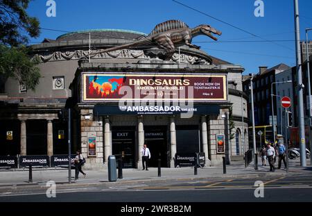 Dinosaurier/Tyrannus Rex Sausrus) - Figur mit dem Ambassador's Theatre, Dublin, Irland / Irland (nur fuer redaktionelle Verwendung. Keine Werbung. Ref. Stockfoto