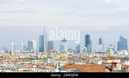 Skyline von Mailand, Italien. Blick vom Dach des Mailänder Doms (Duomo di Mailand) Stockfoto