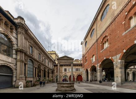 Mailand, Italien - 24. Februar 2024: Die malerische Piazza Mercanti in Mailand, Italien Stockfoto
