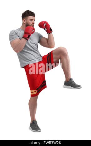 Mann in Boxhandschuhen kämpft auf weißem Hintergrund Stockfoto